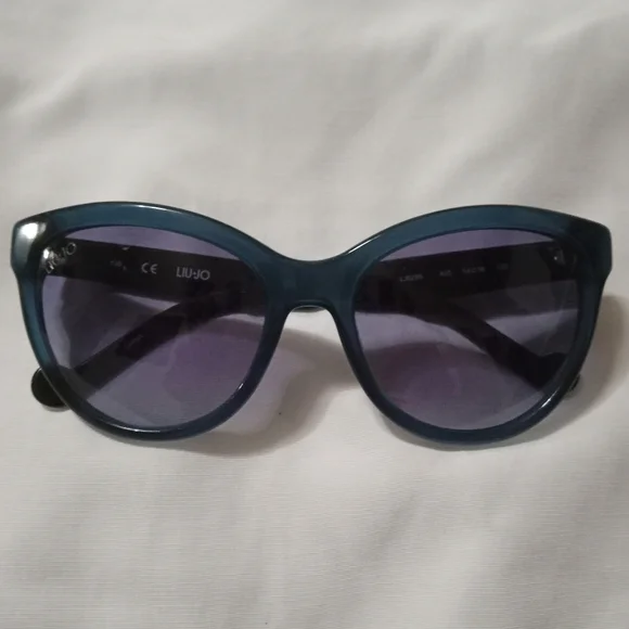 Navy Liu Jo cat eye sunglasses Liu Jo LJ778S 001 55 Sunglasses | Bassol Optic United States main image 3